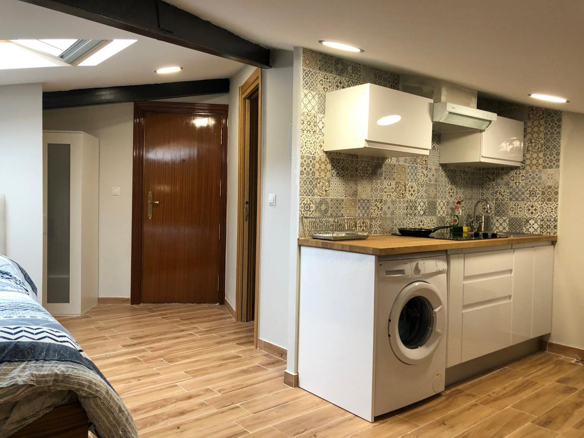 Habitación Abuhardillado con cocina Bilbau Exterior foto